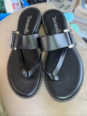 Toscanella Women’s Black Genuine Leather Thong Sandals with Buckle Detail SZ 8.5